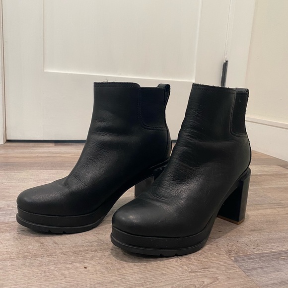 Sorel Shoes - Black Leather Sorel Boots
